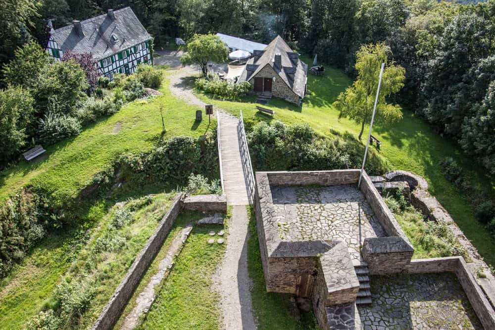 Ginsburg – Ruine einer hochmittelalterlichen Höhenburg