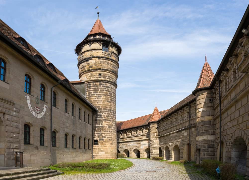 Festung Lichtenau – Imposante Festung mit mächtigen Wallanlagen