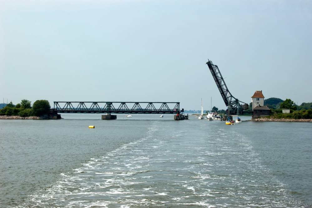 Lindaunisbrücke: Ein historisches Meisterwerk und idyllisches Ausflugsziel