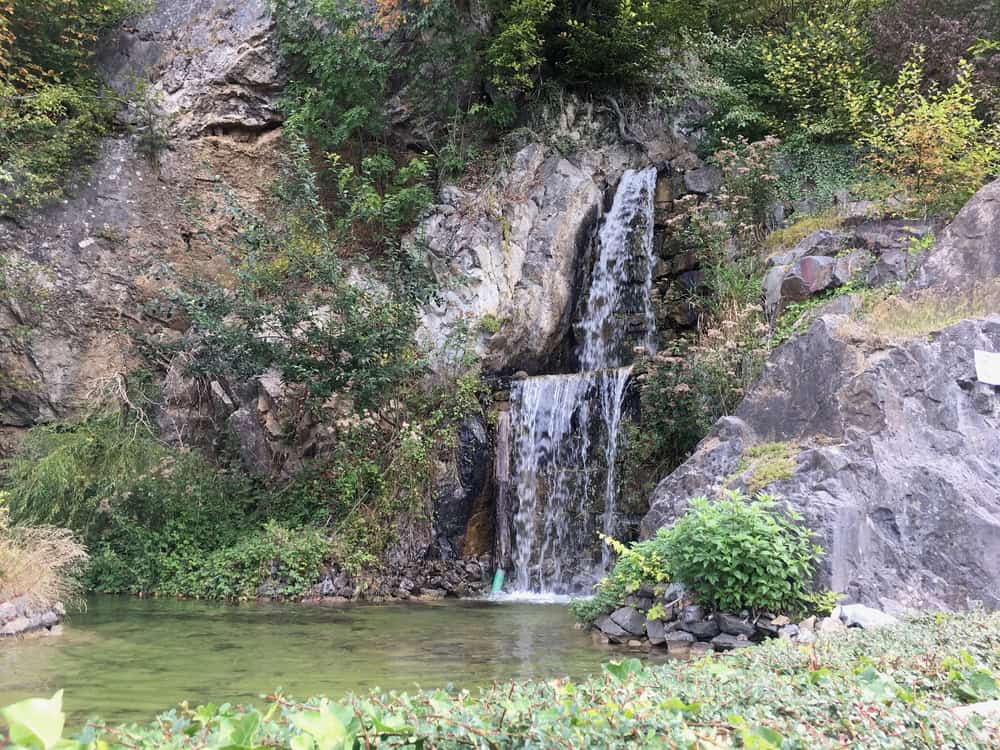 Wasserfall an der Attendorner Tropfsteinhöhle