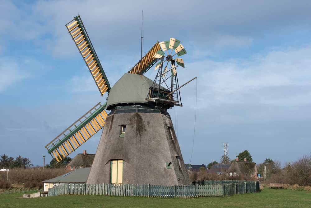 Amrumer Windmühle in Nebel